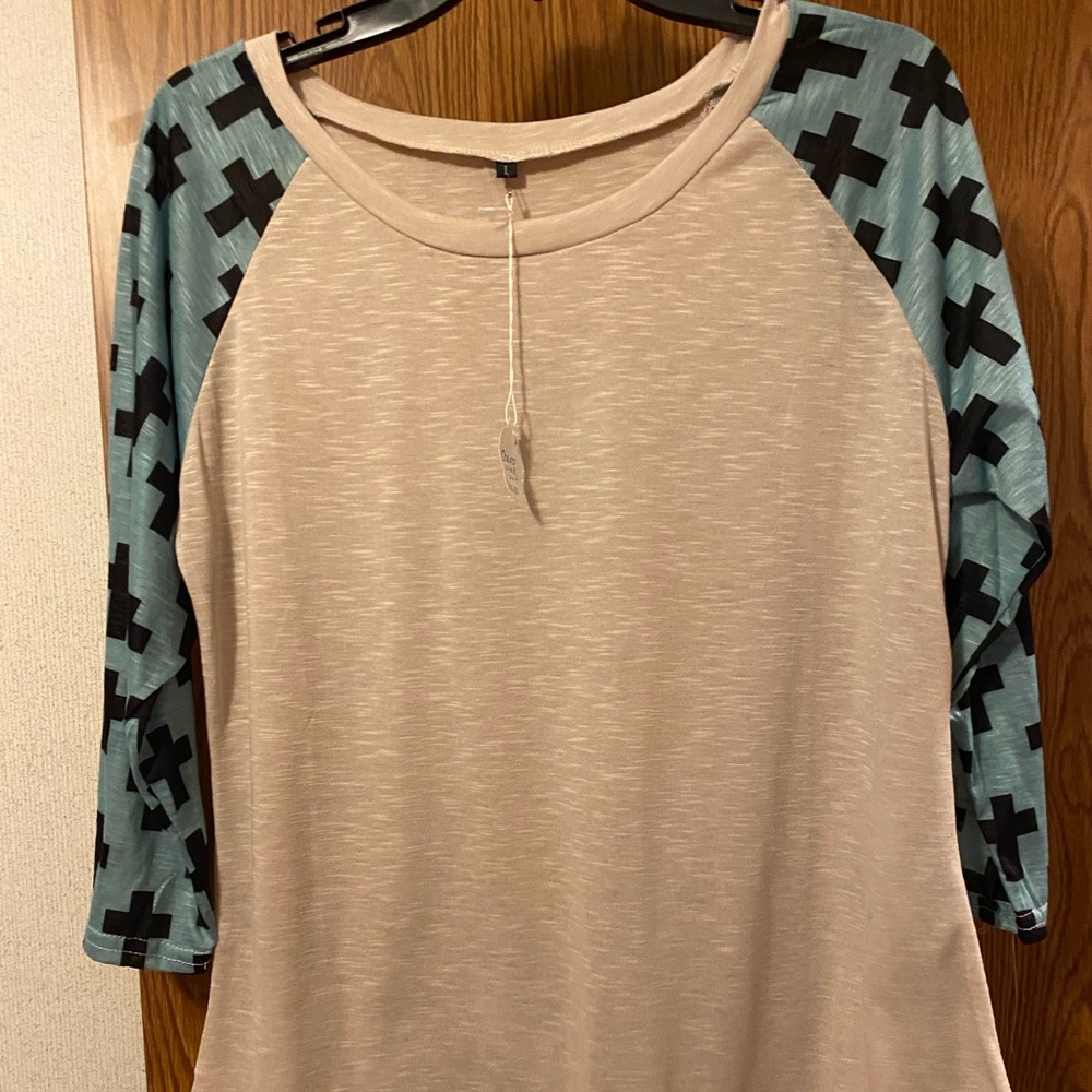 NWT 3/4 length sleeve T-shirt size L
